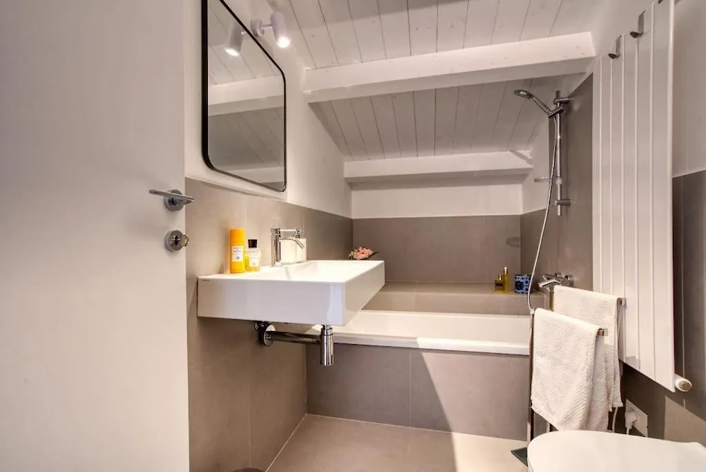 Lumi Nuovissimi Loft Mansardati Da 2 O 4Pax In Loreto Milan Italy