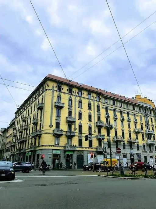 Lumi Nuovissimi Loft Mansardati Da 2 O 4Pax In Loreto Milan