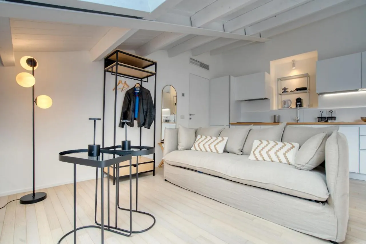 Apartment Lumi Nuovissimi Loft Mansardati Da 2 O 4Pax In Loreto Milan