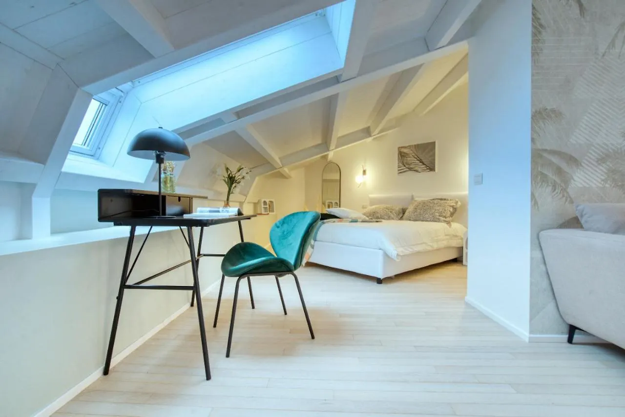 Lumi Nuovissimi Loft Mansardati Da 2 O 4Pax In Loreto Milan